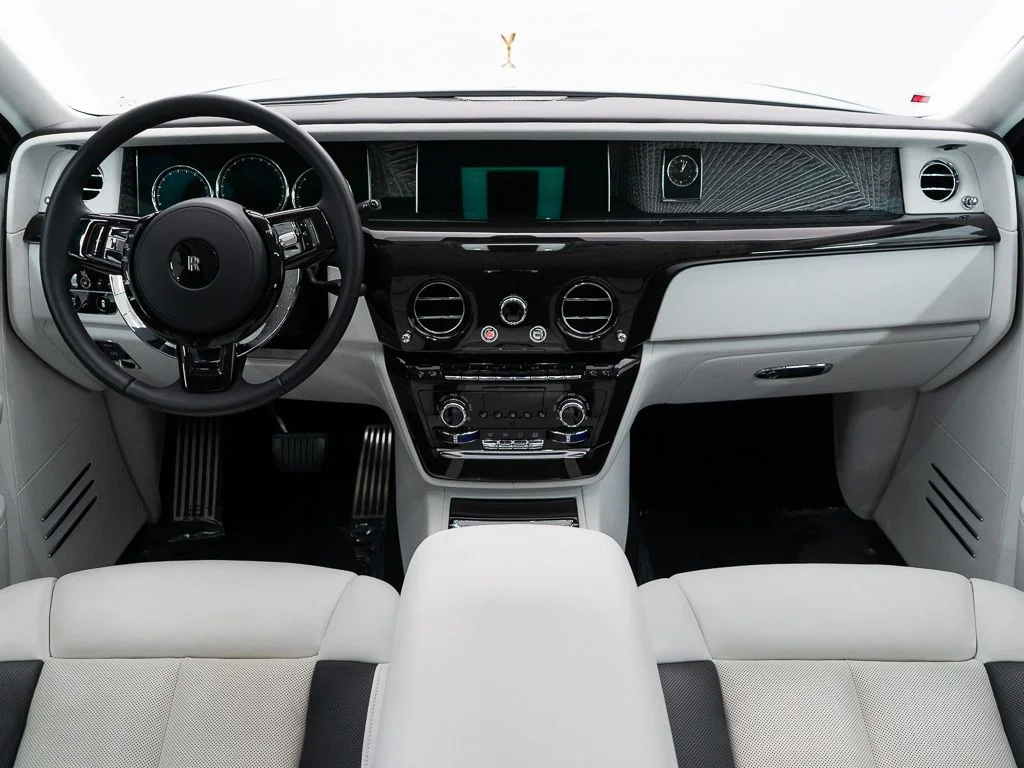 Certified Used 2023 Bespoke Crystal over Arctic White Rolls-Royce  image 34