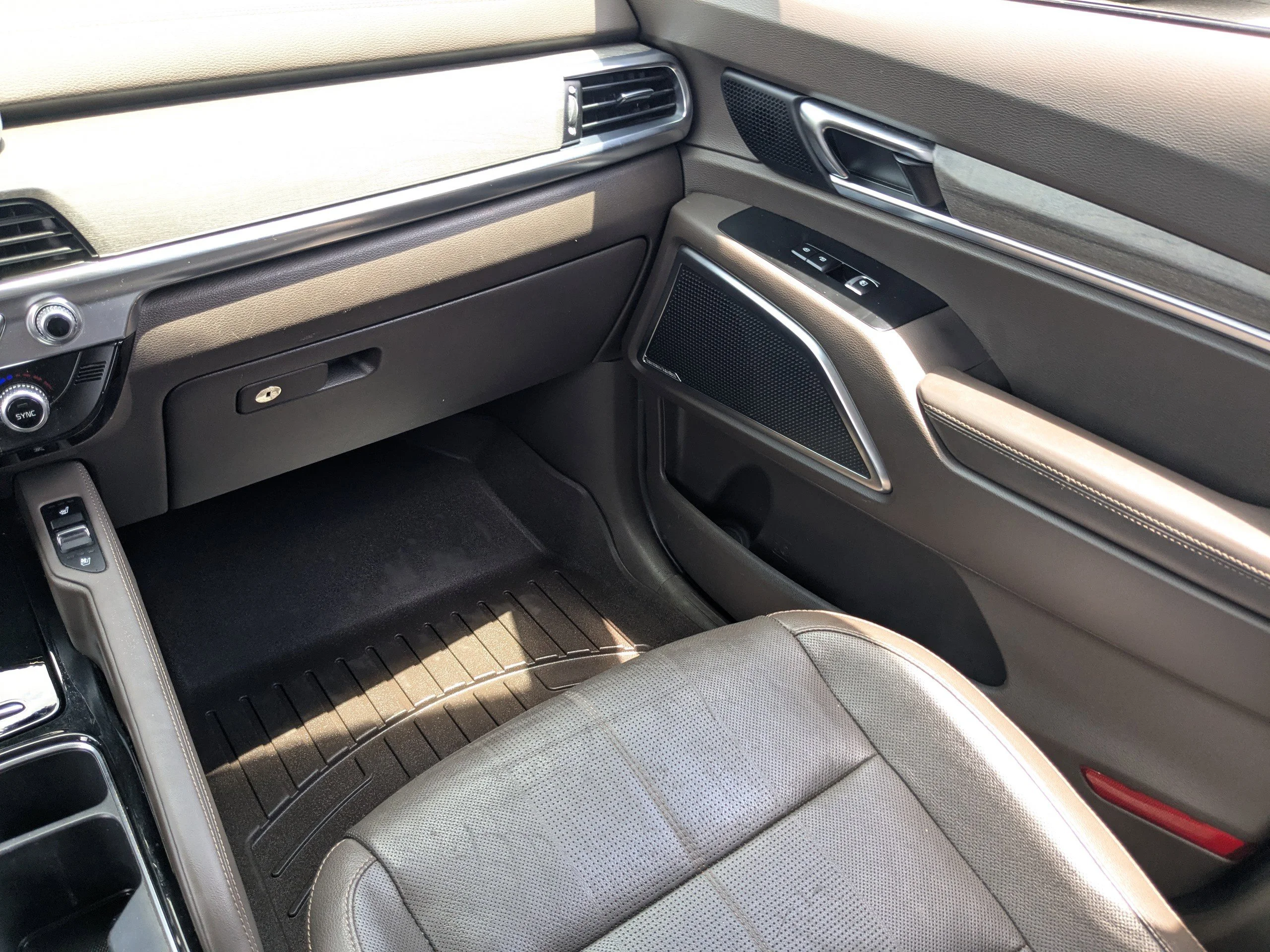 Used 2022 White Kia SX image 17