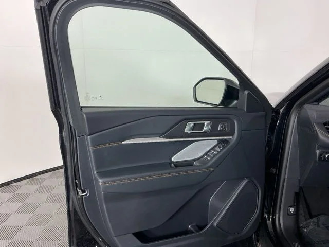 New 2026 Agate Black Metallic Ford Tremor image 15