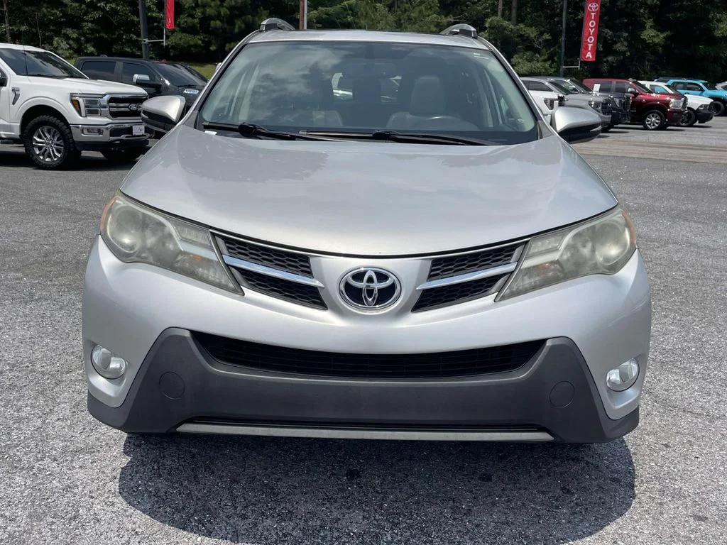Used 2015 Classic Silver Metallic Toyota Limited image 6