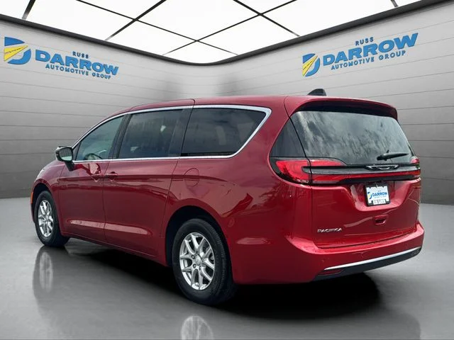 New 2027 Red Hot Pearl-Coat Exterior Paint Chrysler Select image 3