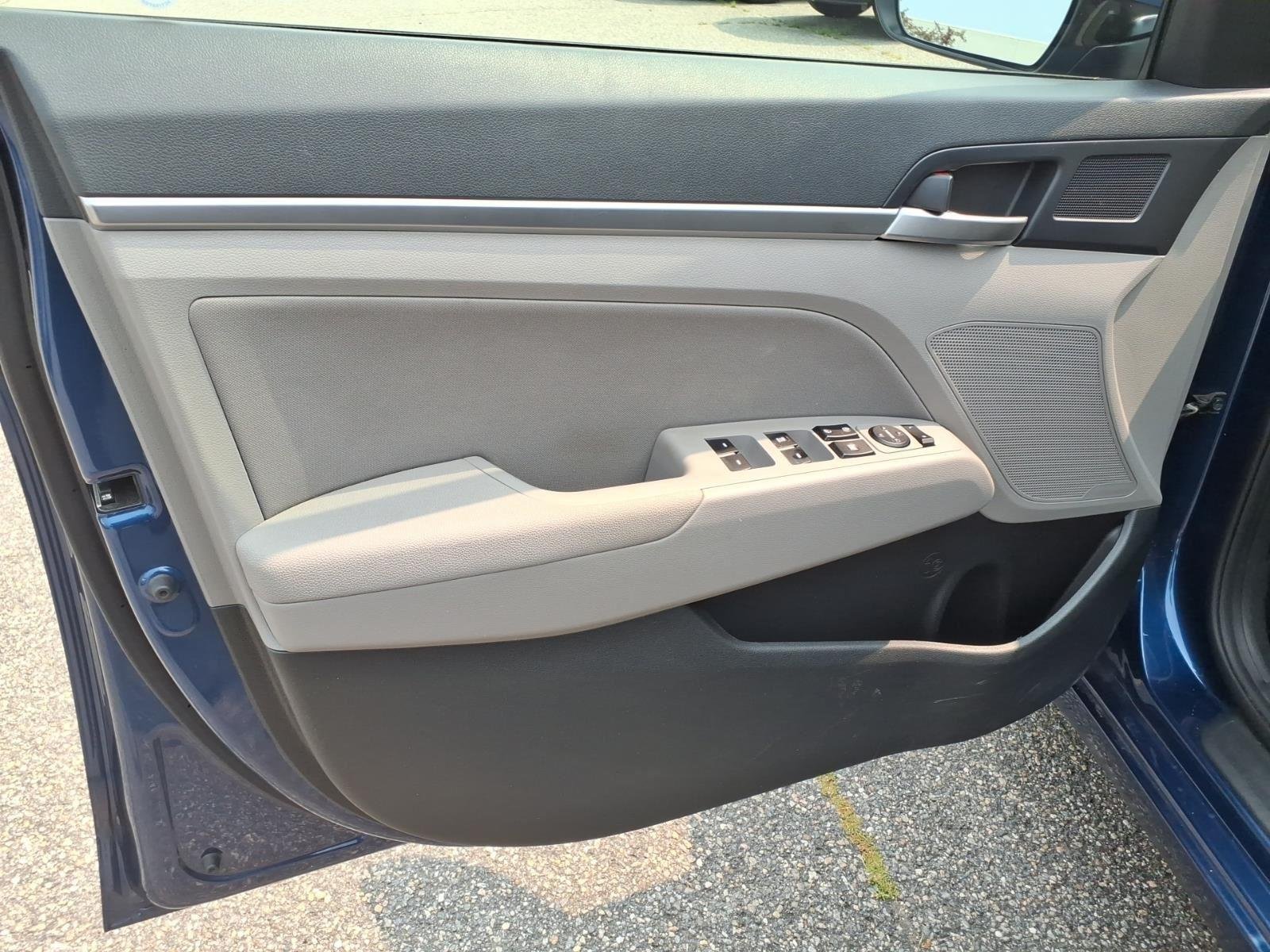 Used 2020 Lakeside Blue Hyundai SEL image 22