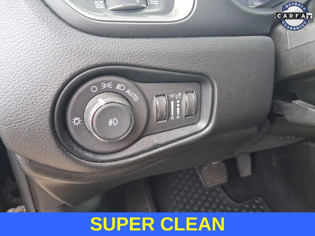 Used 2022 Black Jeep Latitude image 27