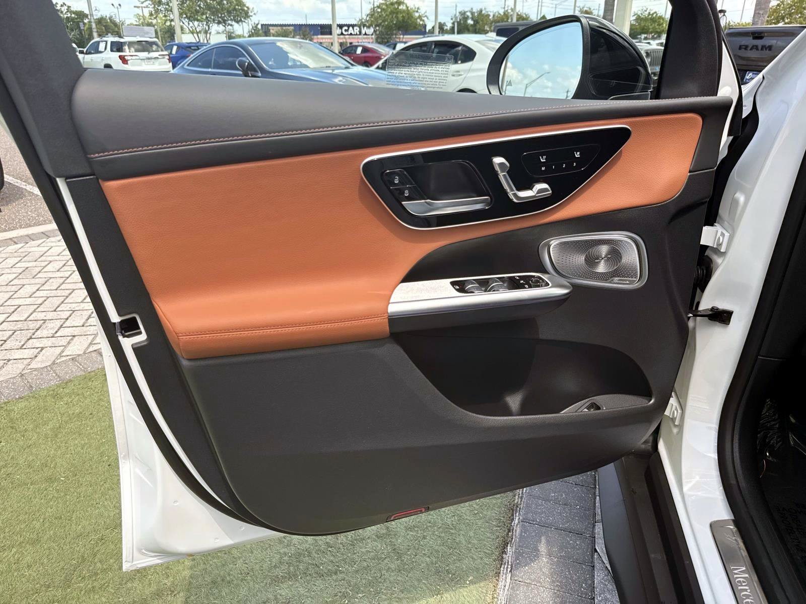 New 2026 Polar White Mercedes-Benz 300 SUV image 17