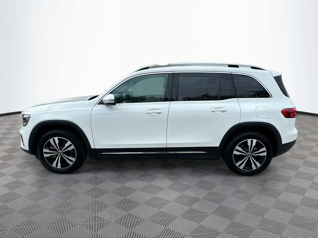 Used 2025  Mercedes-Benz GLB 250 image 9