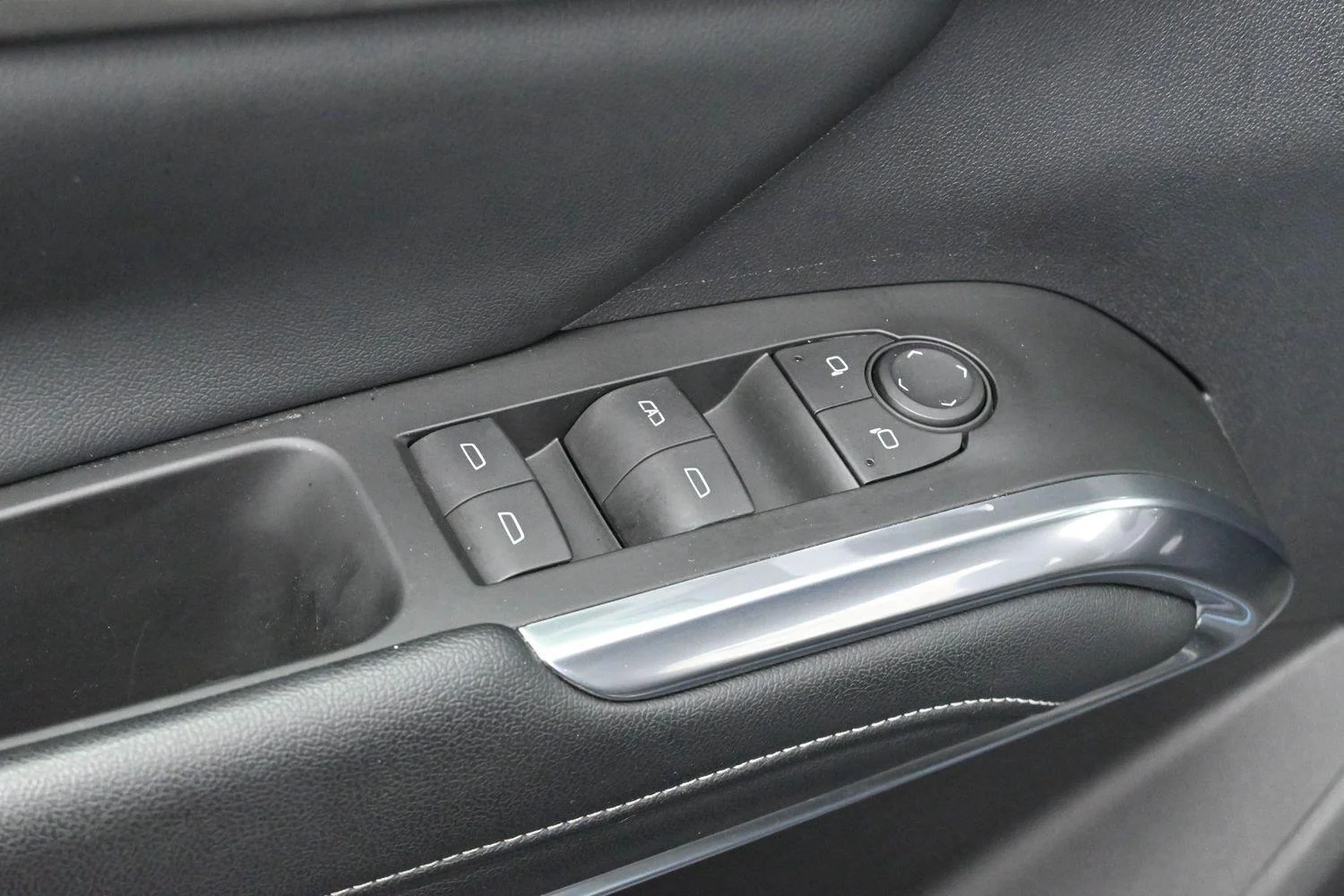 Used 2024 Lakeshore Blue Metallic Chevrolet LT image 11