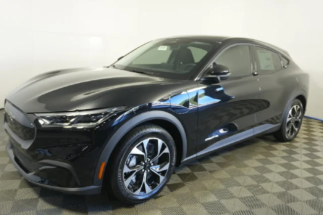 New 2026 Shadow Black Ford Select image 6