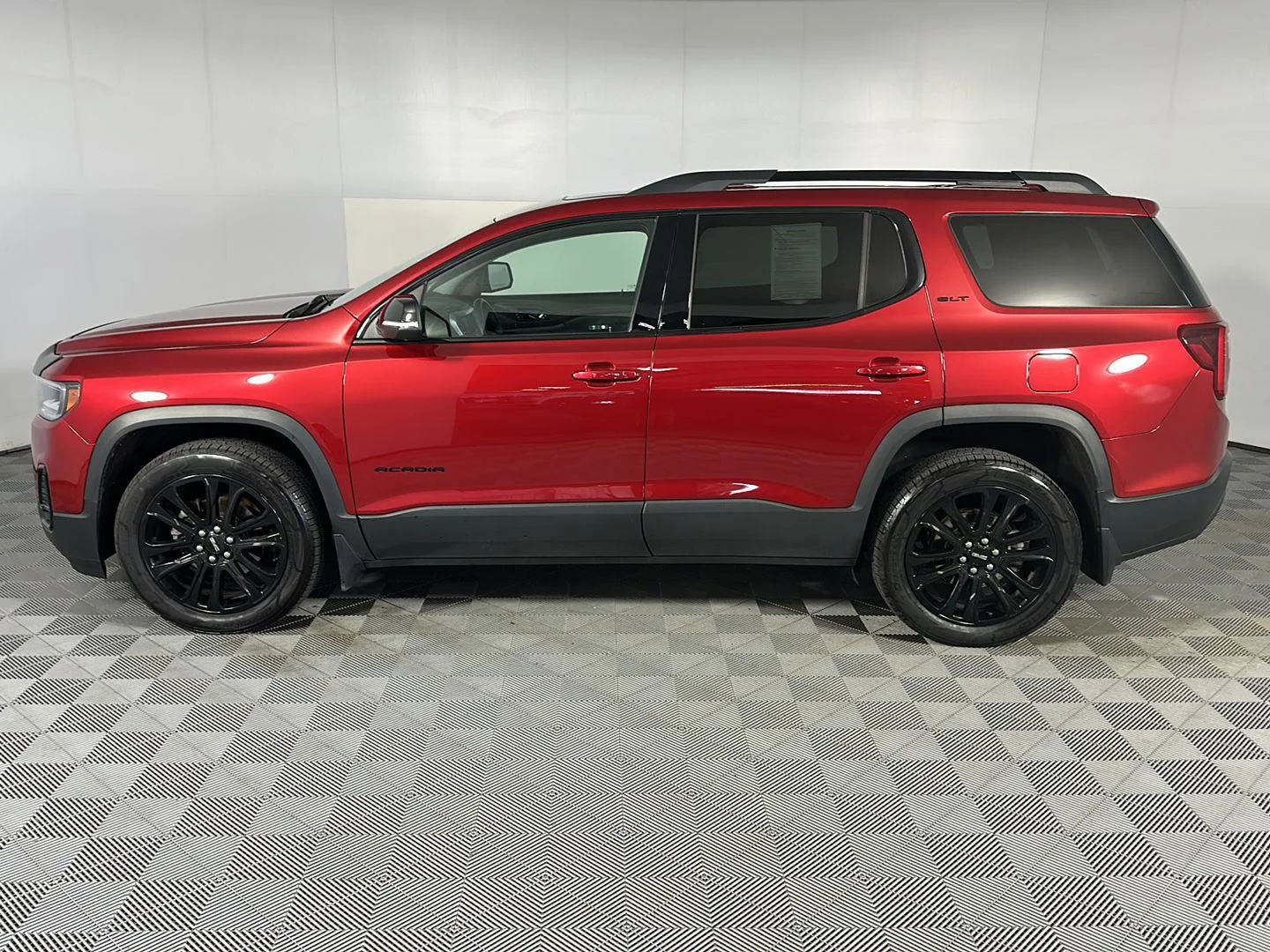 Used 2023 Volcanic Red Tintcoat GMC SLT image 13