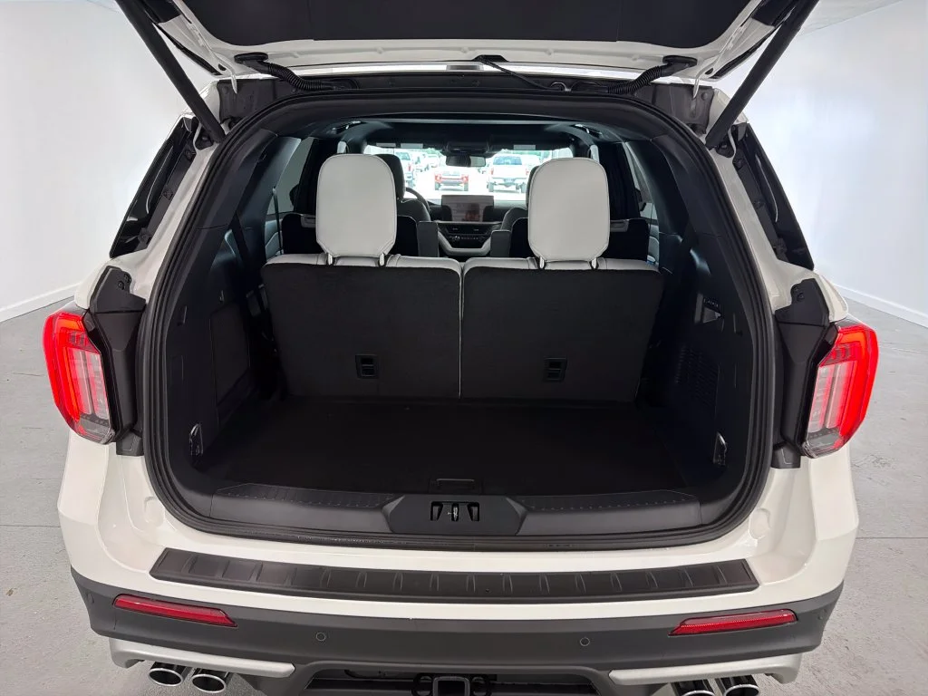 New 2027 White Ford Platinum image 8