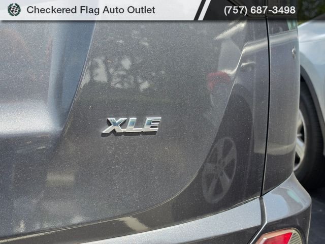 Used 2018 Magnetic Gray Metallic Toyota XLE image 8