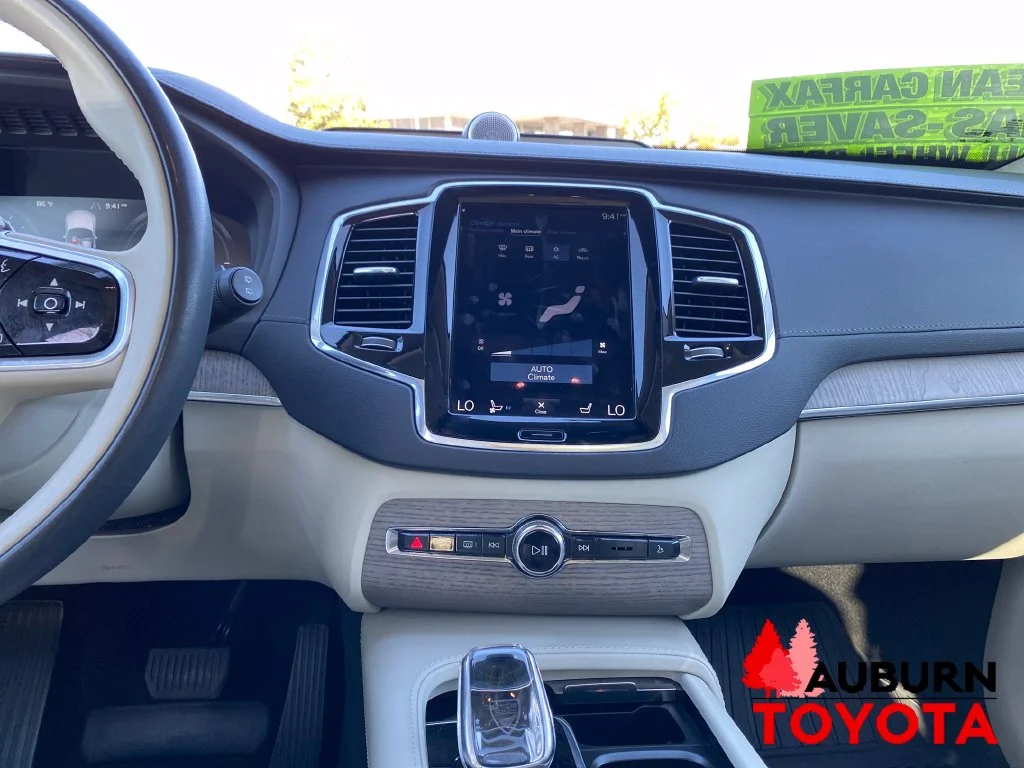 Used 2020 Birch Light Metallic Volvo T8 Inscription image 16