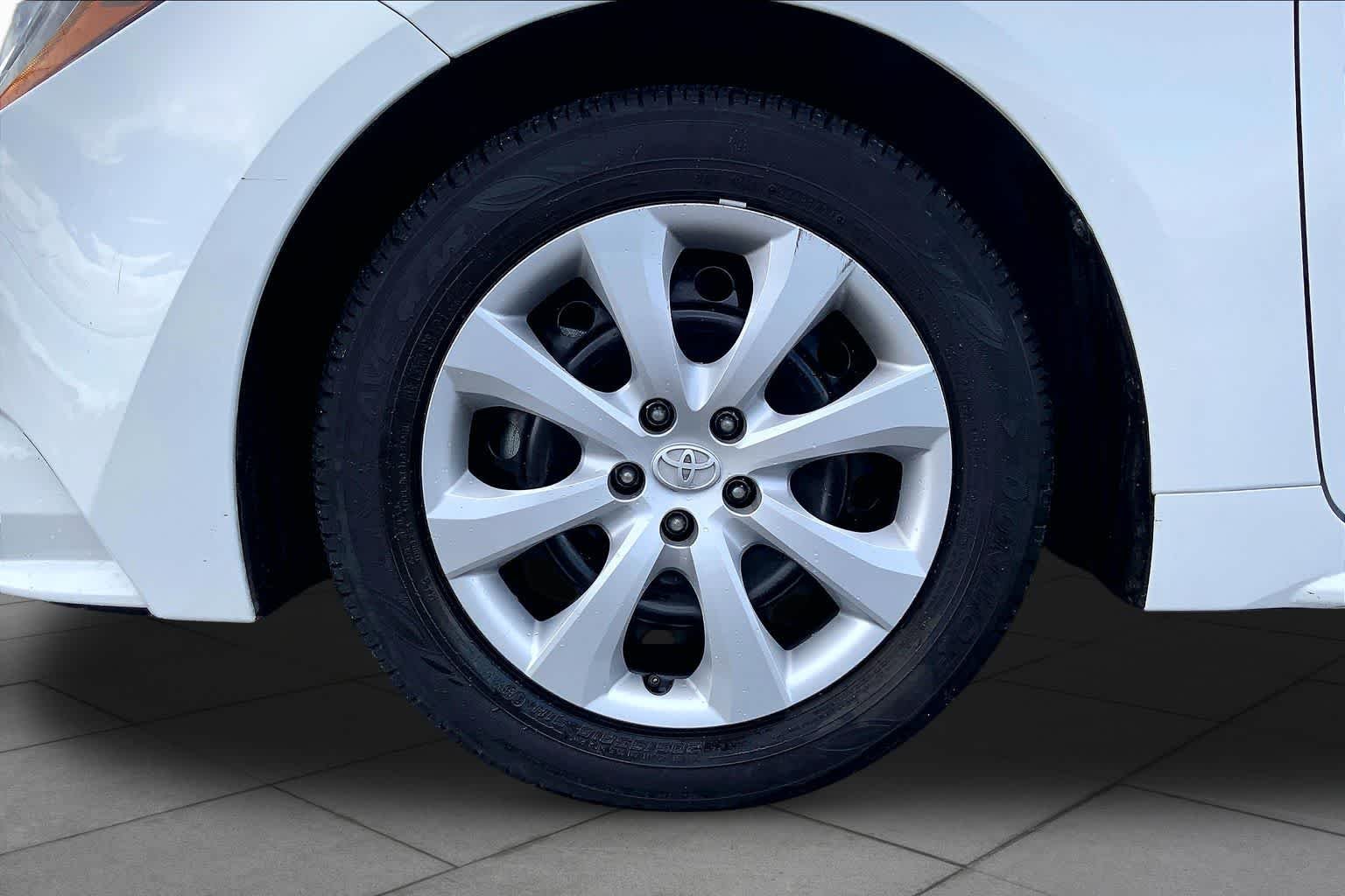 Used 2024 Ice Cap Toyota LE image 11