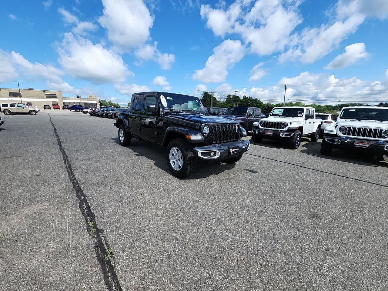 Used 2022 Black Clearcoat Jeep Sport S image 3