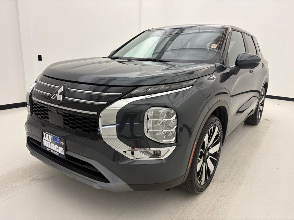Used 2025 Gray Mitsubishi SE image 15