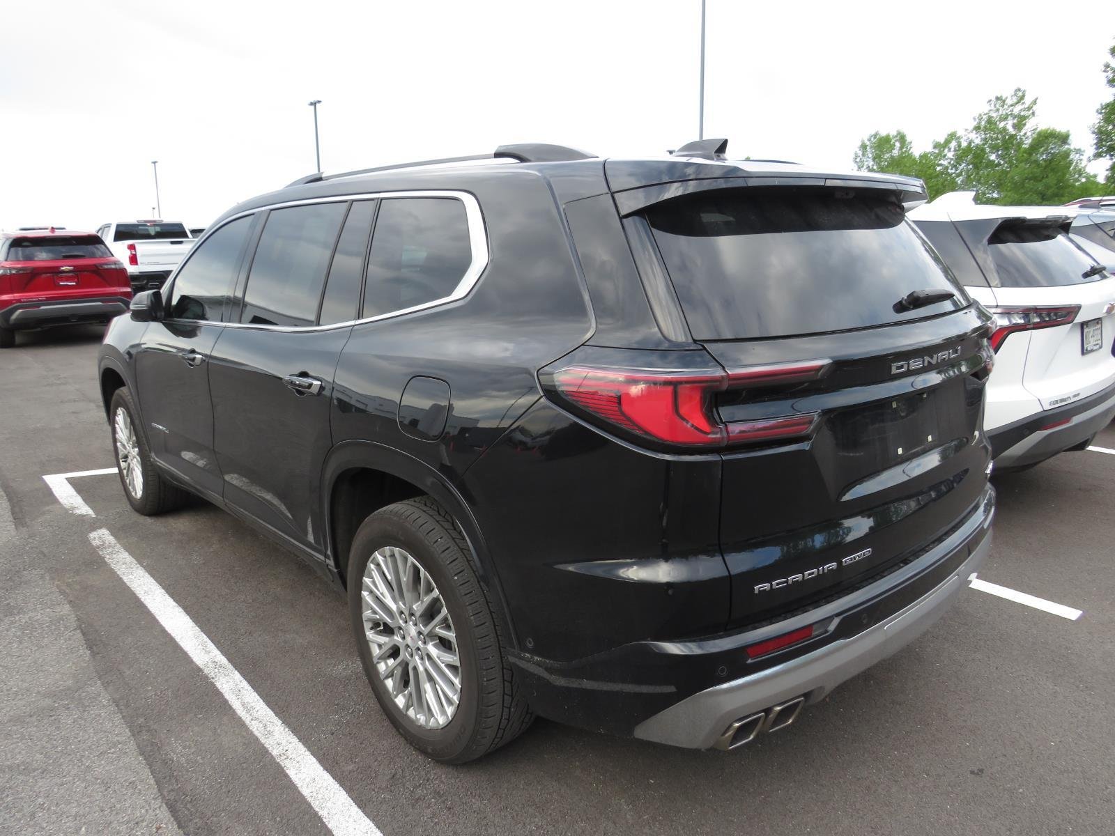 Used 2024 EBONY TWILIGHT METALLIC GMC  image 12