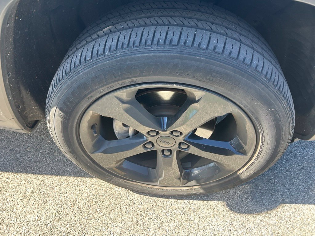 Used 2023 Gray Jeep Altitude X image 10