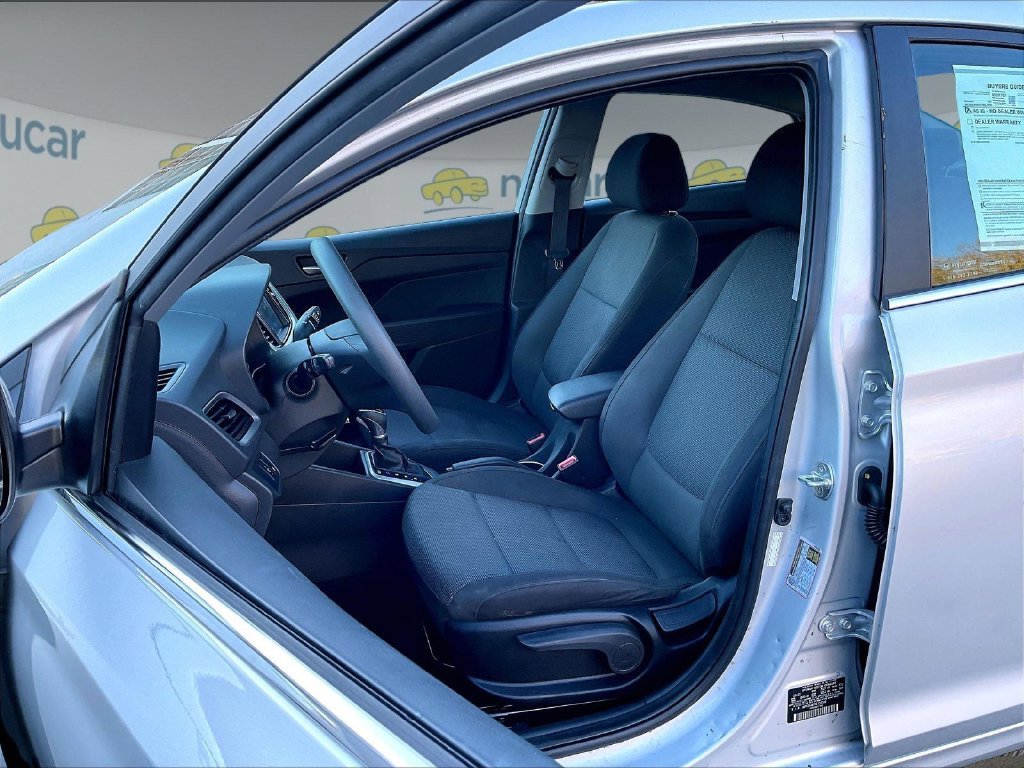 Used 2022 Silver Hyundai SEL image 10