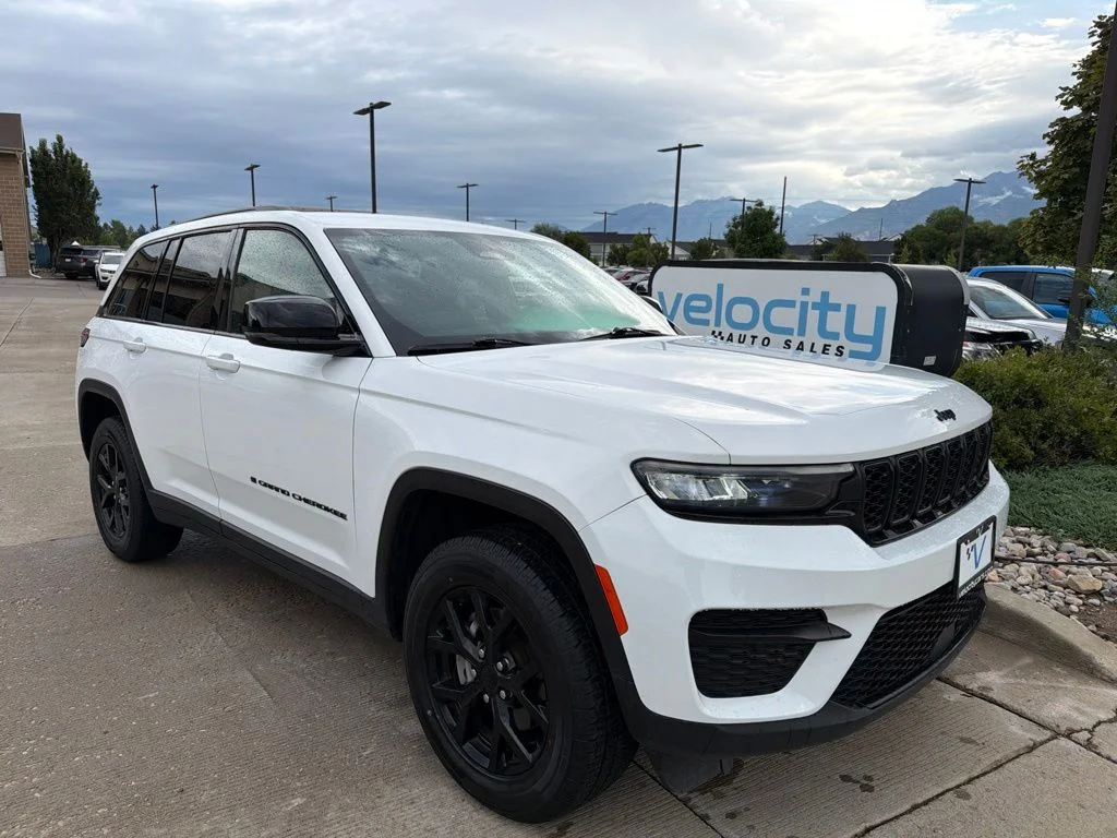 Used 2024 White Jeep Altitude image 1
