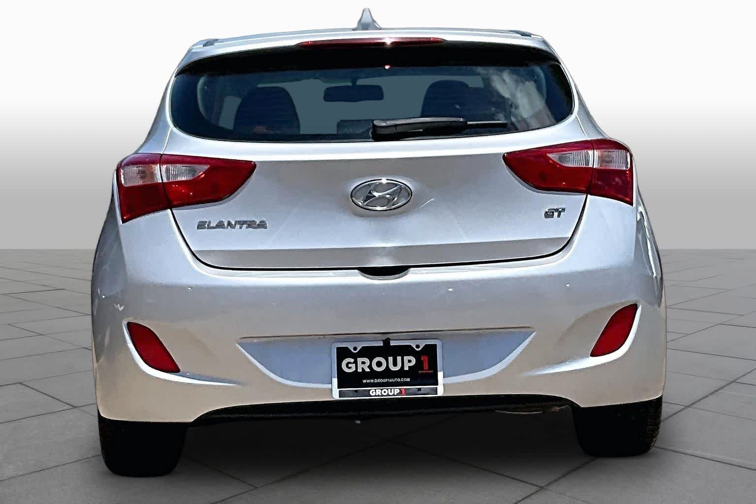 Used 2013 Shimmering Silver Hyundai  image 5