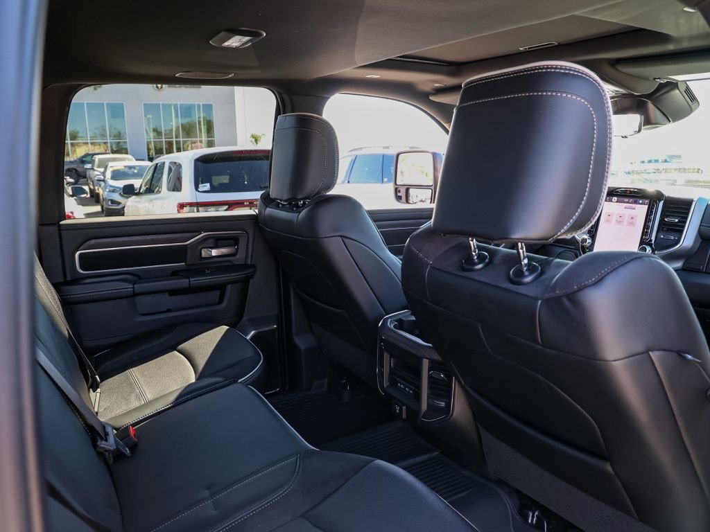 New 2026 Granite Crystal Metallic Clear-Coat Exterior Paint RAM Laramie image 15