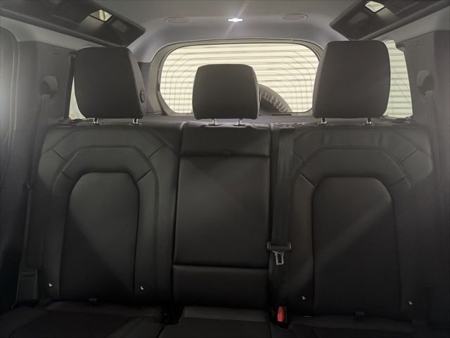 New 2026 Santorini Black Land Rover X-Dynamic SE image 12