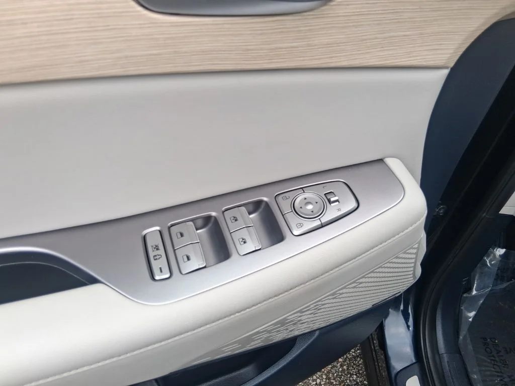 Used 2024 White Hyundai Limited image 9