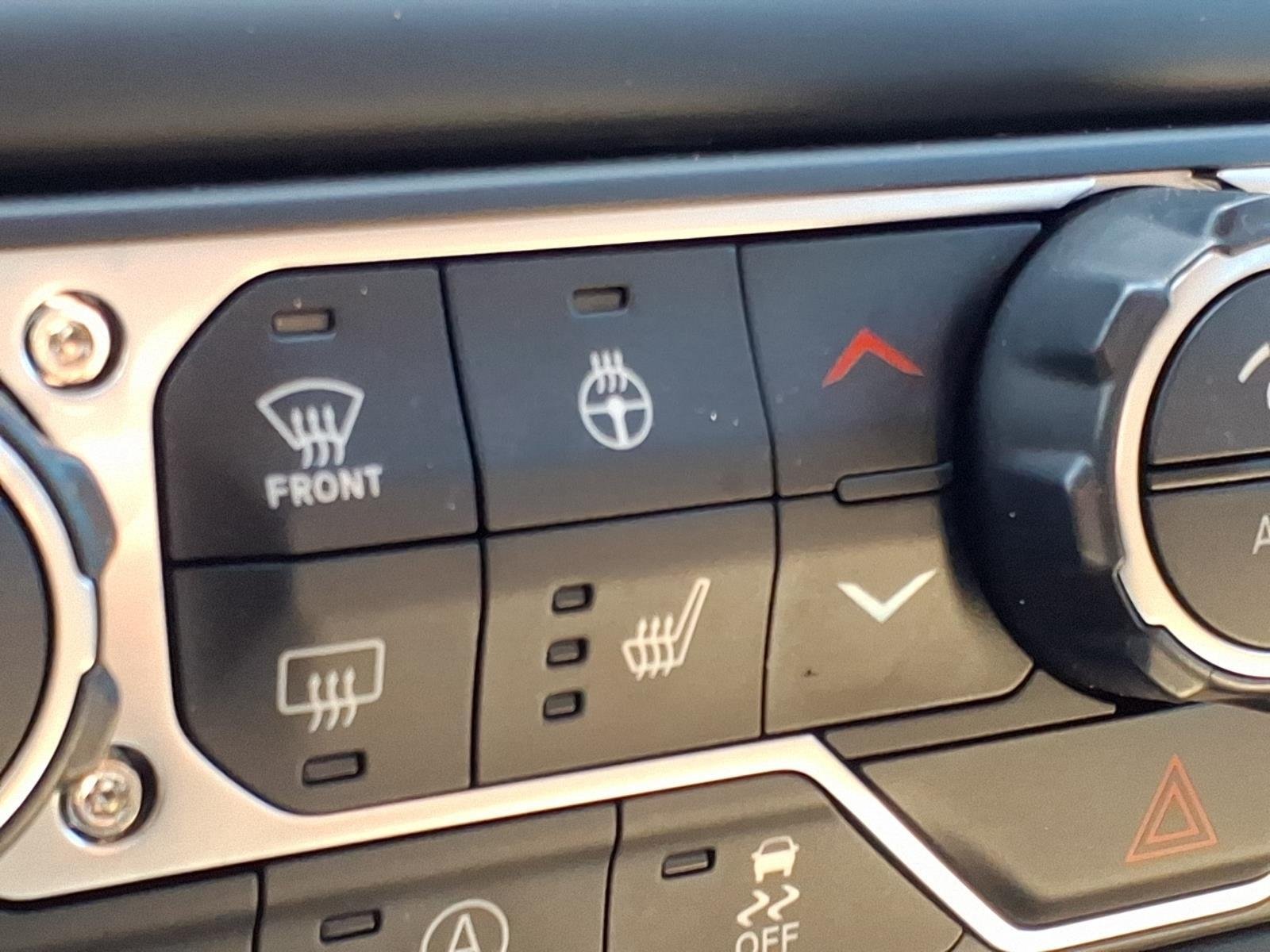 Used 2018 Punkn Metallic Clearcoat Jeep Sahara image 4