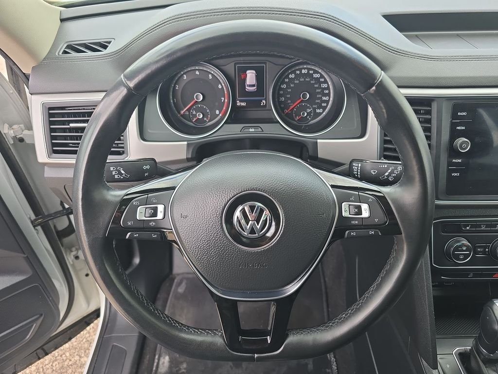 Used 2019 White Volkswagen 3.6L V6 SE image 11