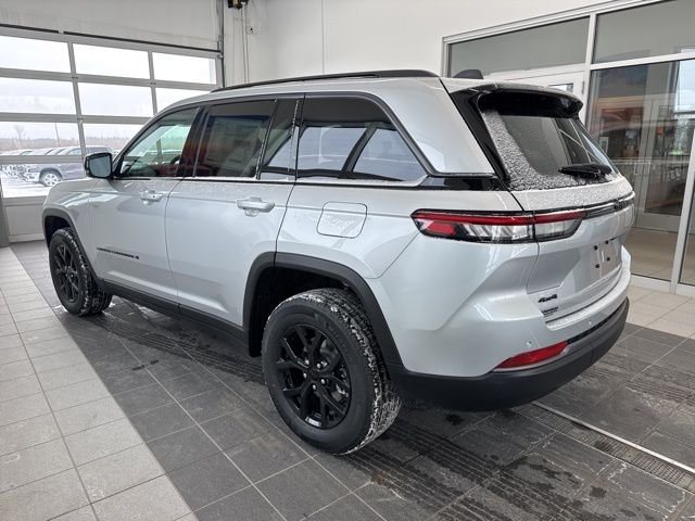 New 2026 Silver Zynith Exterior Paint Jeep Altitude image 3
