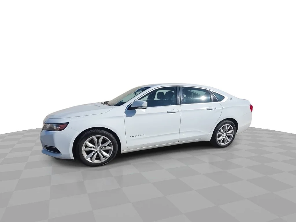 Used 2016 White Chevrolet LT image 4