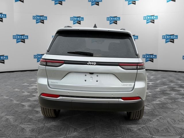 New 2026 Silver Zynith Exterior Paint Jeep Limited image 4