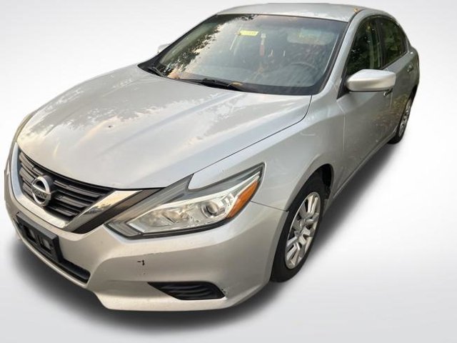Used 2016  Nissan 2.5 S image 5