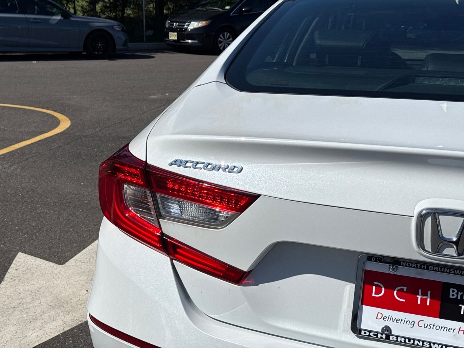 Used 2018 White Honda EX-L image 7