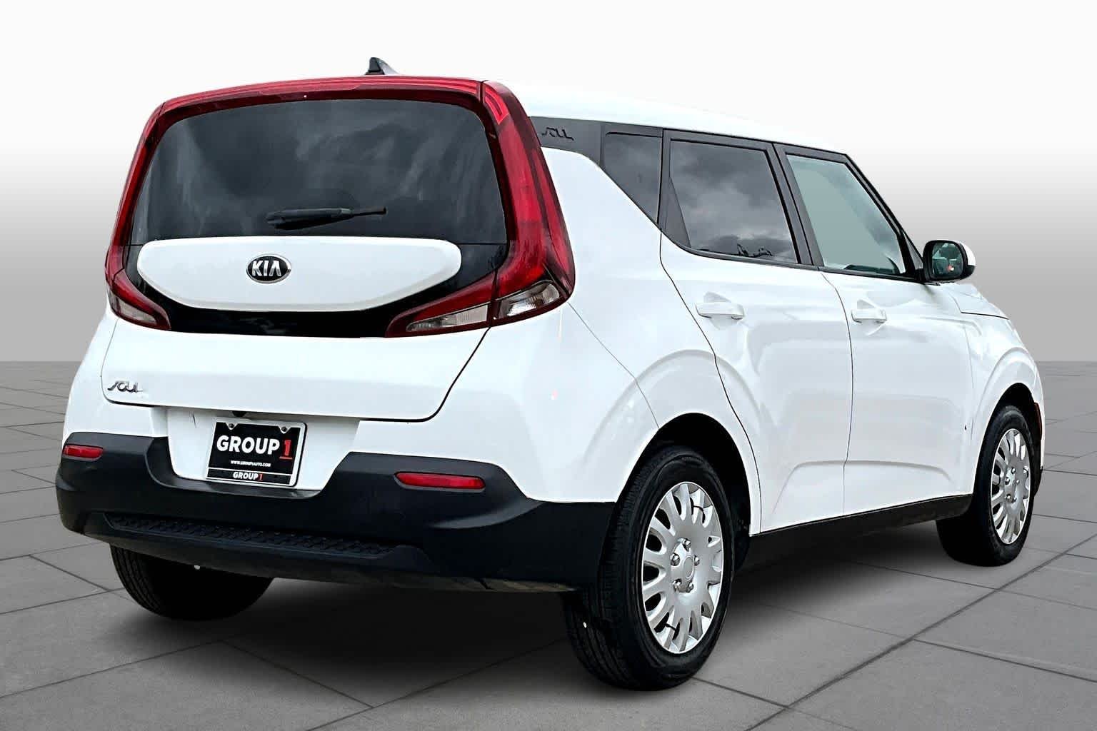Used 2021 Snow White Pearl Kia LX image 12