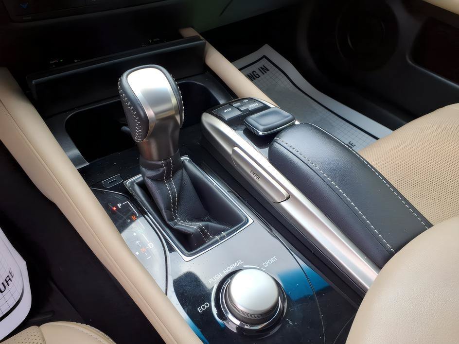 Used 2016 Atomic Silver Lexus 350 image 23