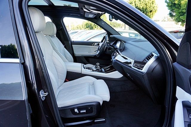 Used 2023 Gray BMW xDrive40i image 10