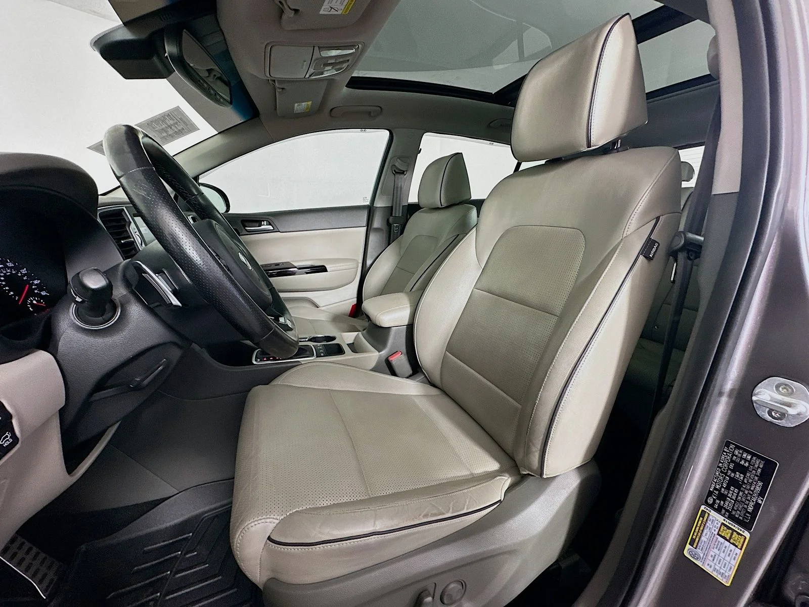 Used 2017 Mineral Silver Kia SX image 22