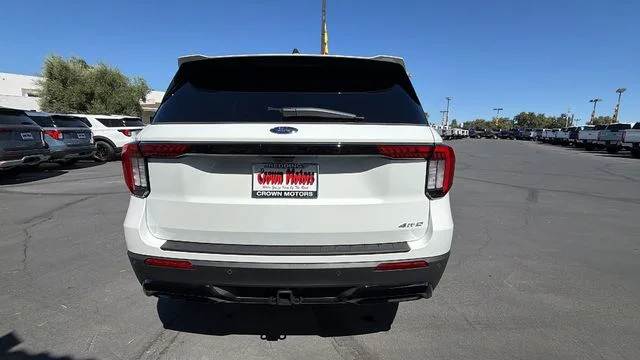 New 2026 Star White Metallic Tri-Coat Ford ST-Line image 5