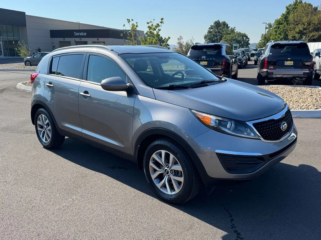 Used 2016 Silver Kia LX image 2