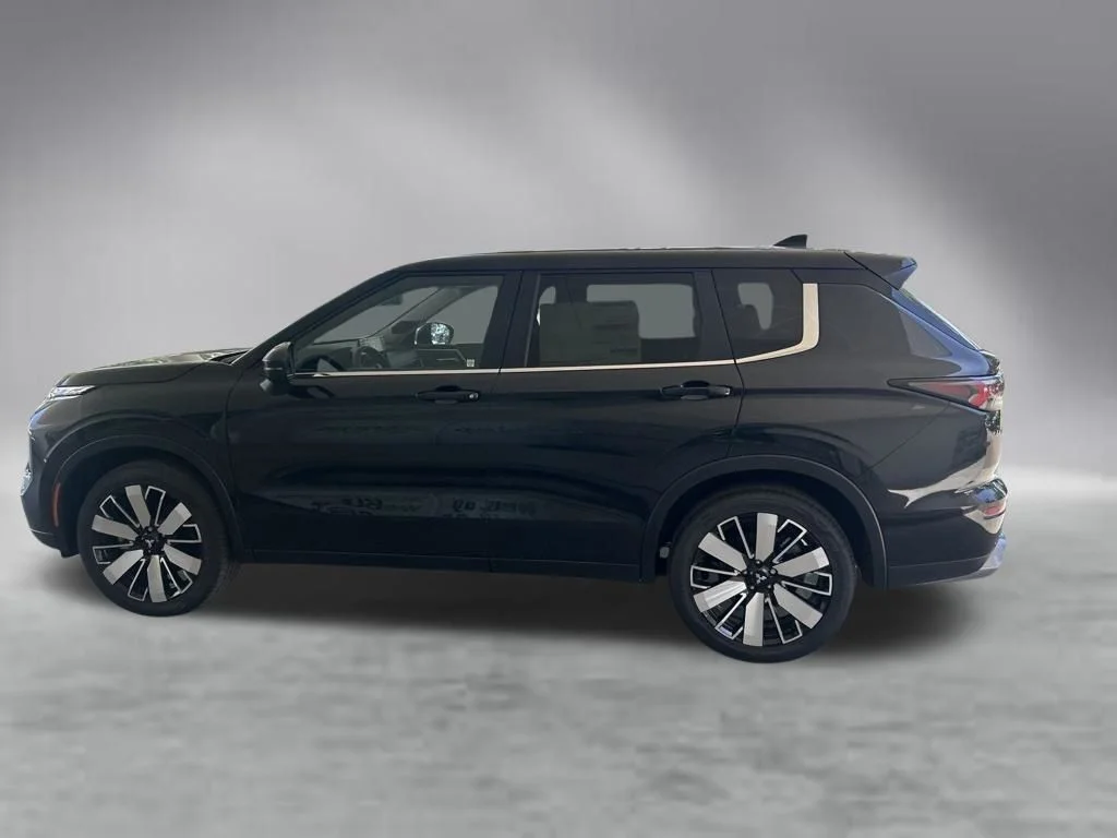 New 2026 Black Mitsubishi SE image 7