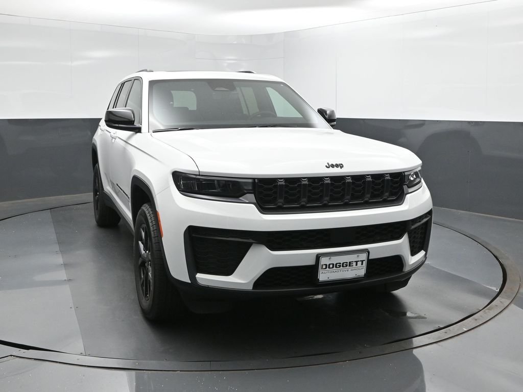 New 2026 Bright White Clear-Coat Exterior Paint Jeep Altitude image 17