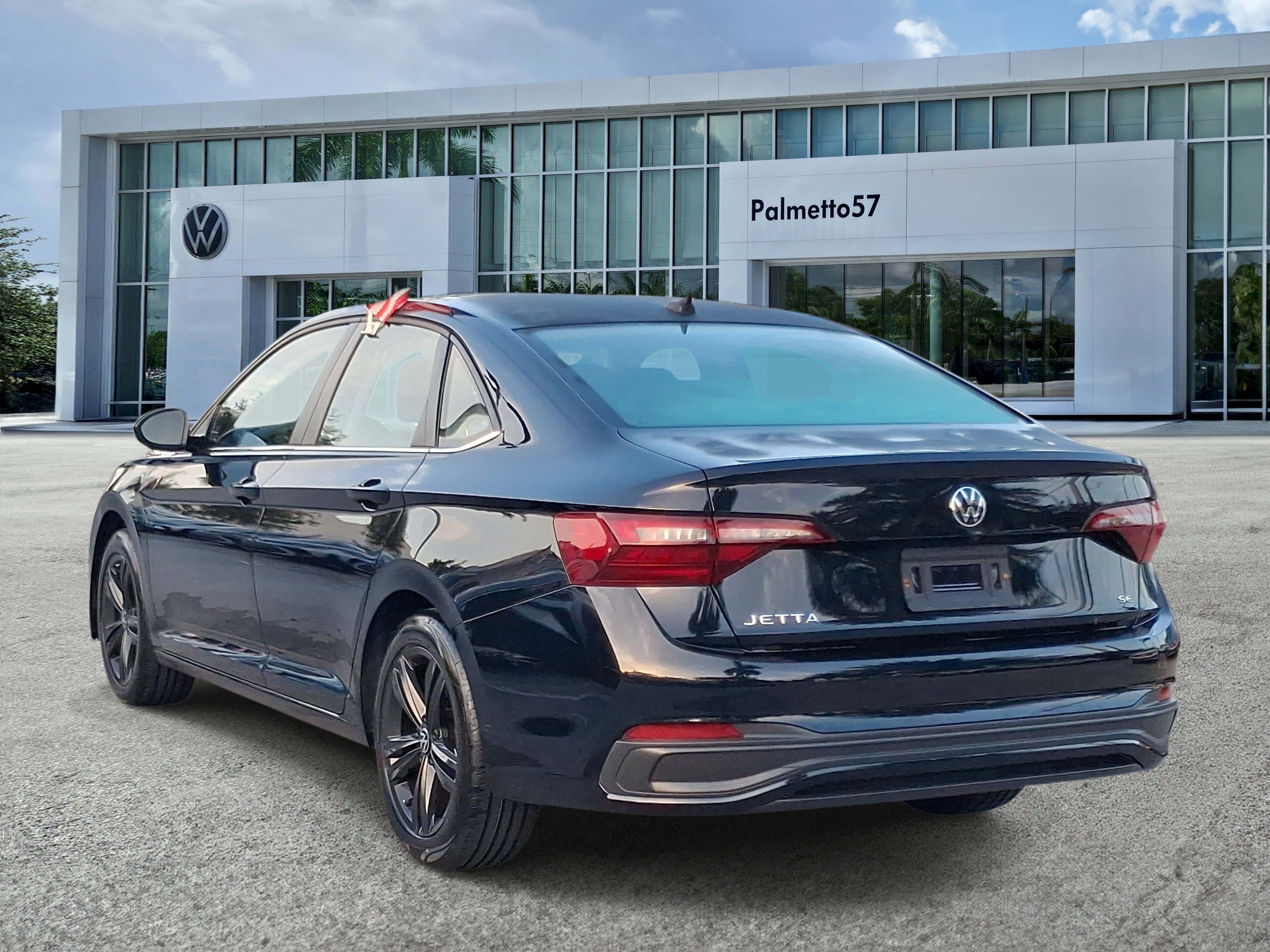 Certified Used 2023  Volkswagen 1.5T SE image 4