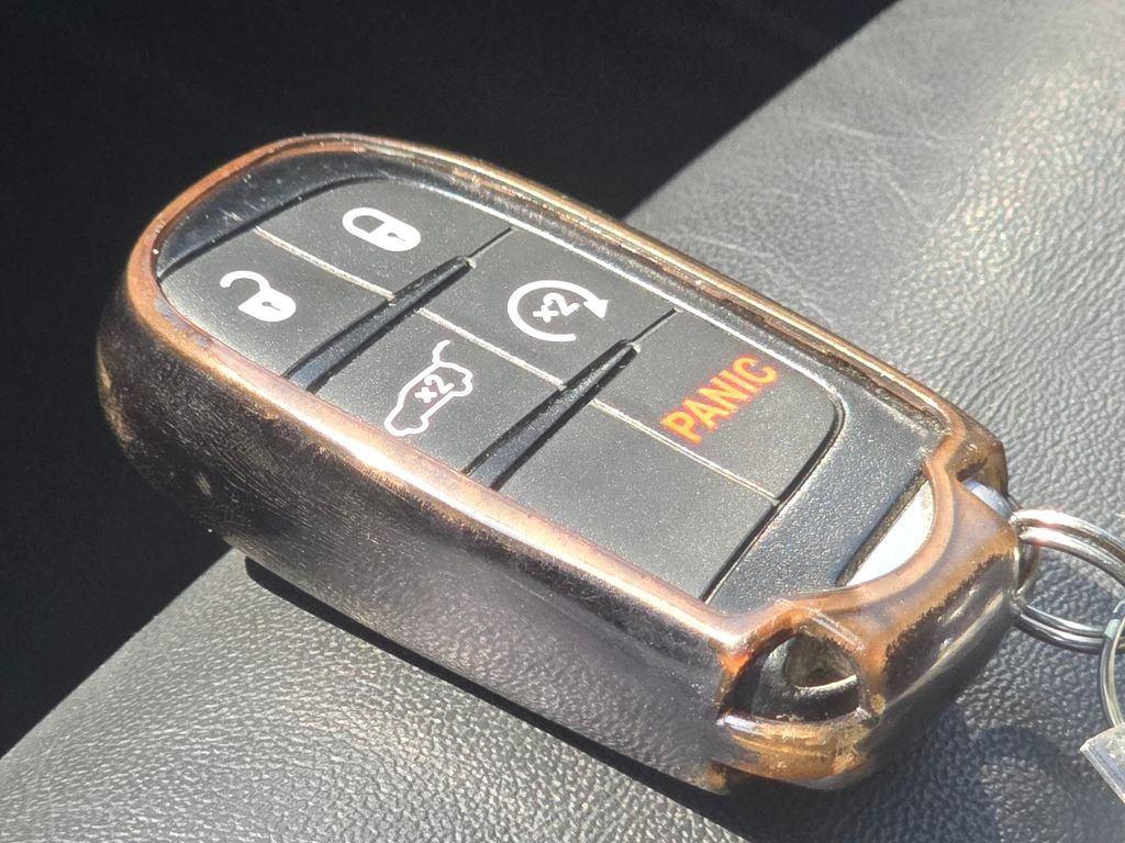 Used 2020 Velvet Jeep Limited image 38