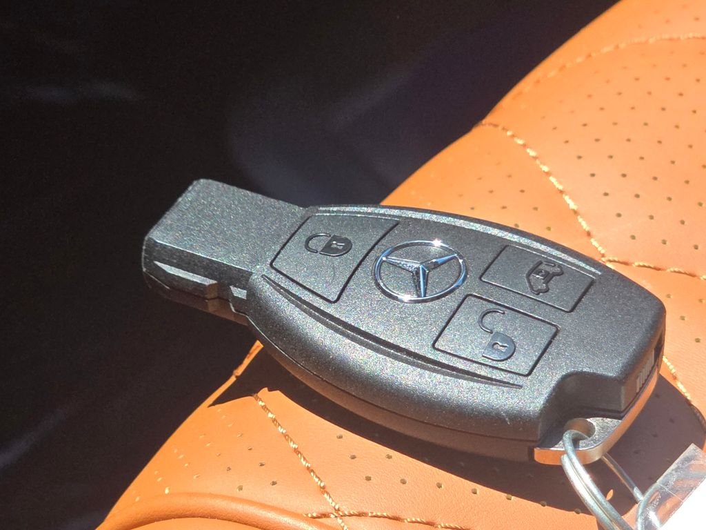 Used 2023  Mercedes-Benz Passenger image 35
