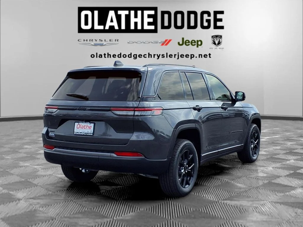 New 2026 Baltic Gray Metallic Clear-Coat Exterior Paint Jeep Altitude image 28