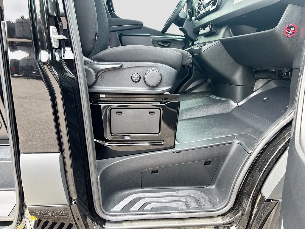 New 2026  Mercedes-Benz Passenger 170 WB image 25