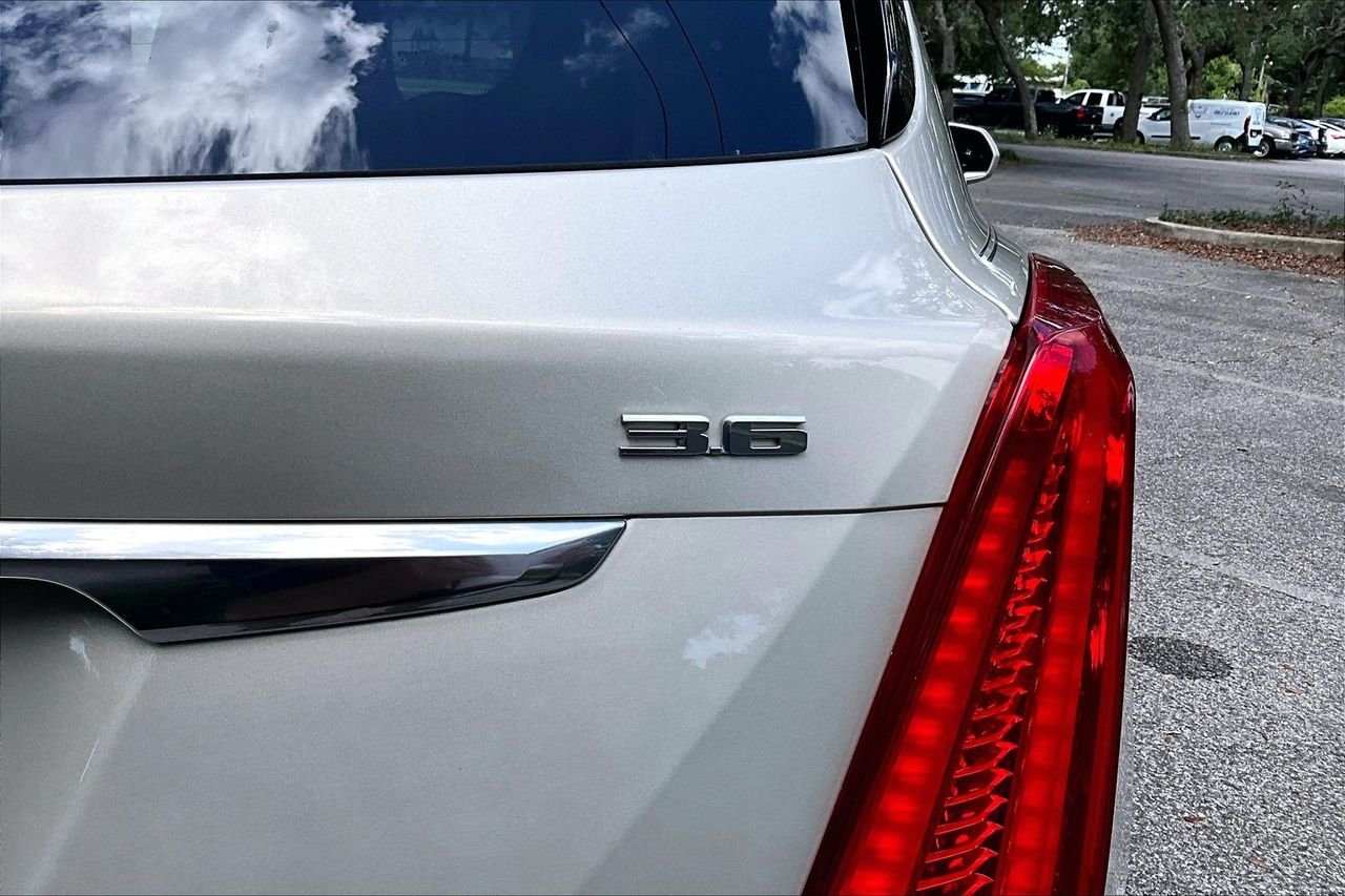 Used 2017 Silver Cadillac Luxury image 21