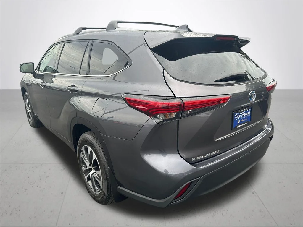 Used 2022 Gray Toyota XLE image 9