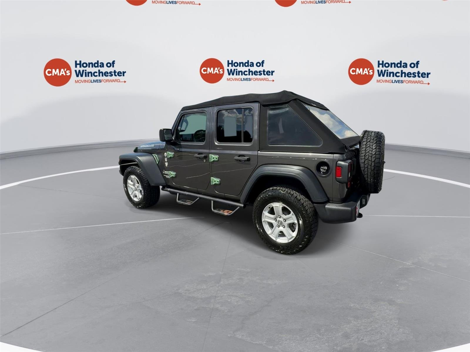 Used 2018 Granite Crystal Metallic Clearcoat Jeep Sport S image 9