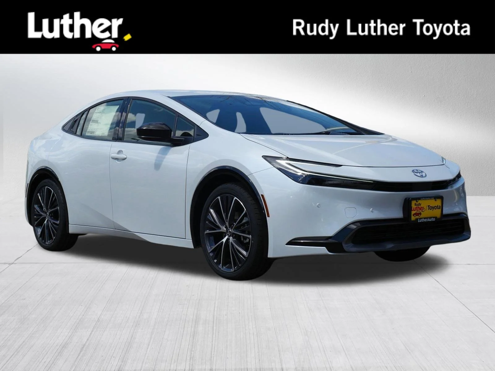 2026 Toyota Prius XLE FWD's photo